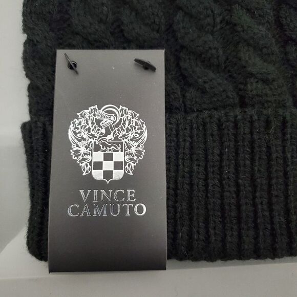 Vince Camuto Women's Total Eclipse Cable Knit Beanie OSFM Logo Hat Black… - Picture 2 of 6